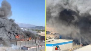 Incendio afecta las inmediaciones del Mallplaza Norte: Recinto comercial evacuó a las personas que se encontraban al interior