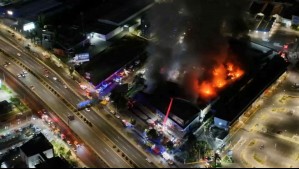 'Es chocante, mucha gente trabaja allá': Los relatos de los afectados por el incendio en las bodegas cercanas al Mallplaza Norte