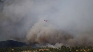 'La pluma puede quedar en el ambiente hasta nueve días': Médica broncopulmonar entrega recomendaciones ante incendios