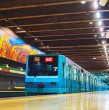 Metro de Santiago operará hasta la 1:30 AM en Año Nuevo en estaciones claves de Línea 1 y 3. Conoce cuáles estarán abiertas y por qué hay otra que cerrará a las 15:00 el 31 de diciembre.