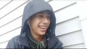 'En los videos se ve que va asustado': Pareja de joven desaparecido en Panguipulli relata último registro que se tiene de él