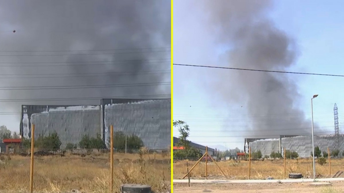 Tras 17 horas de combate: Incendio en bodegas aún no ha sido controlado en comuna de Lo Espejo