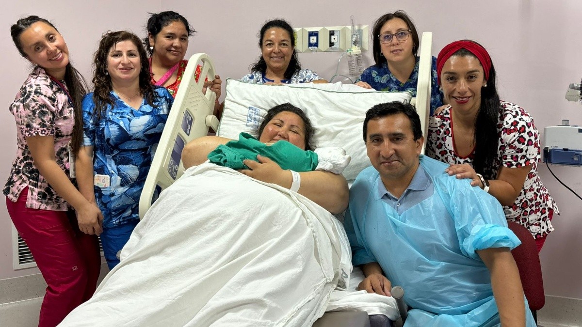 Hospital Regional de Concepción celebra el primer nacimiento de 2026 por parto natural: Se trata de un bebé llamado Jonathan