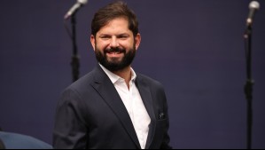 'Usted es un clon de la Violetita': Las fotos familiares que compartió el Presidente Boric para recibir el 2026