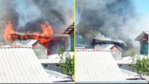 Incendio afectó a dos casas en Renca: Cerca de 80 bomberos trabajaron en la emergencia