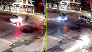 Video muestra momento en que carabinero de civil es chocado cuando iba en moto: 'Voló' varios metros antes de caer
