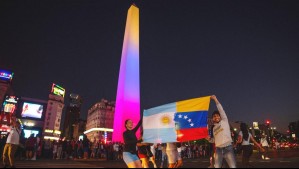 Con luces del color de la bandera: Argentina realiza homenaje a Venezuela en el Obelisco