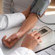 A pesar de que la hipertensión arterial se relaciona comunmente a adultos y adultos mayores, hoy en día la enfermedad crónica ha logrado impactar cada vez más a los jóvenes.