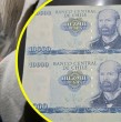 Un billete chileno de $10.000 con error de impresión puede costar hasta $1 millón. Desde Error Coins Chile explican por qué esta pieza es tan valiosa para los coleccionistas.