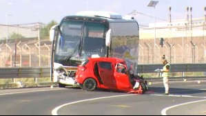 Conductor muere tras chocar con bus de pasajeros en cercanías del aeropuerto de Santiago