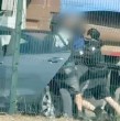 Un video registró un posible robo con secuestro perpetrado por un grupo de delincuentes contra el conductor de un camión en la comuna de Pudahuel, en la Región Metropolitana.