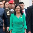 Delcy Rodríguez juró como presidenta interina de Venezuela tras la captura de Nicolás Maduro. Su vestido verde de la marca italiana Chiara Boni llamó la atención por su precio. Revisa los detalles aquí.
