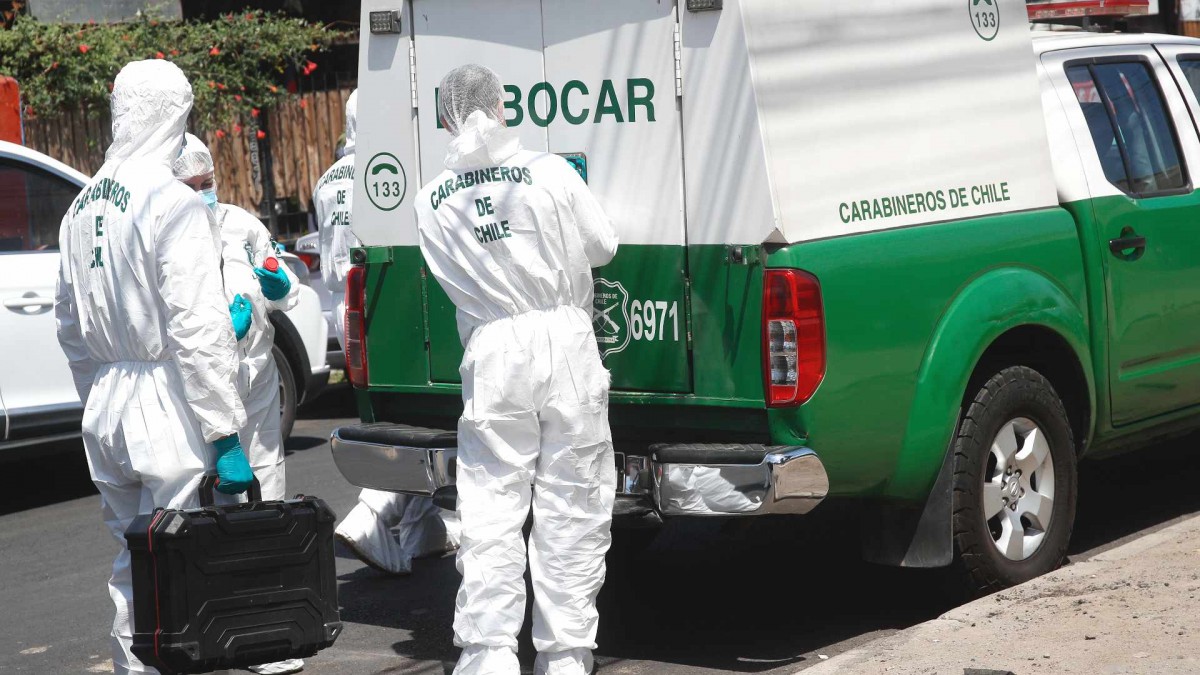 Padre baleado en Peñalolén: Tiene 70 años, intentó defender a su familia y delincuentes le dispararon frente a sus hijos