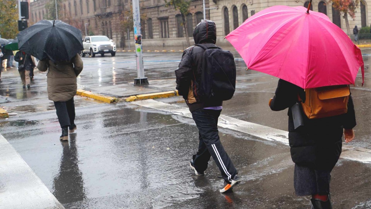 Tormentas eléctricas y precipitaciones: Declaran Alerta Temprana Preventiva para 10 comunas de la RM