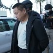 Operativos en 5 regiones realizó la PDI a raíz de información entregada por el FBI por estafas con criptomonedas a estadounidenses, por parte de una mafia China. En Barrio Meiggs se lanzó un hombre desde un edificio durante los allanamientos.