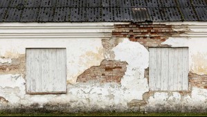 Matrimonio recibe millonaria indemnización tras comprar casa con varias fallas en su construcción y 'condiciones insalubres'