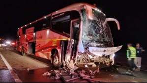 Colisión entre bus y vehículo en Mejillones deja cinco personas fallecidas