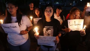 Mujer venezolana cuenta la agónica búsqueda de cinco miembros de su familia tras haber sido arrestados por el régimen chavista