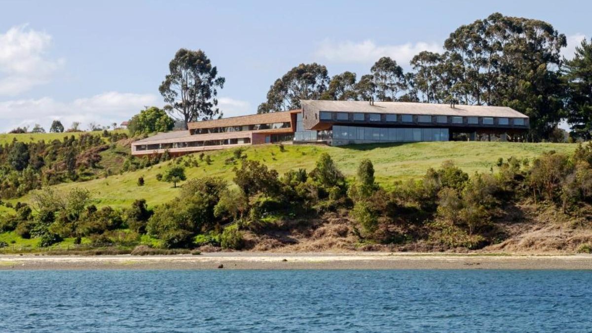 Hotel de Chiloé es elegido entre los mejores del mundo: ¿Cuánto cuesta hospedarse una noche?