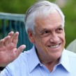 Una usuaria de TikTok reveló que Sebastián Piñera pagó sus brackets cuando era niña, luego de que su familia enviara una carta a La Moneda. La historia se volvió viral por la inesperada ayuda del expresidente.
