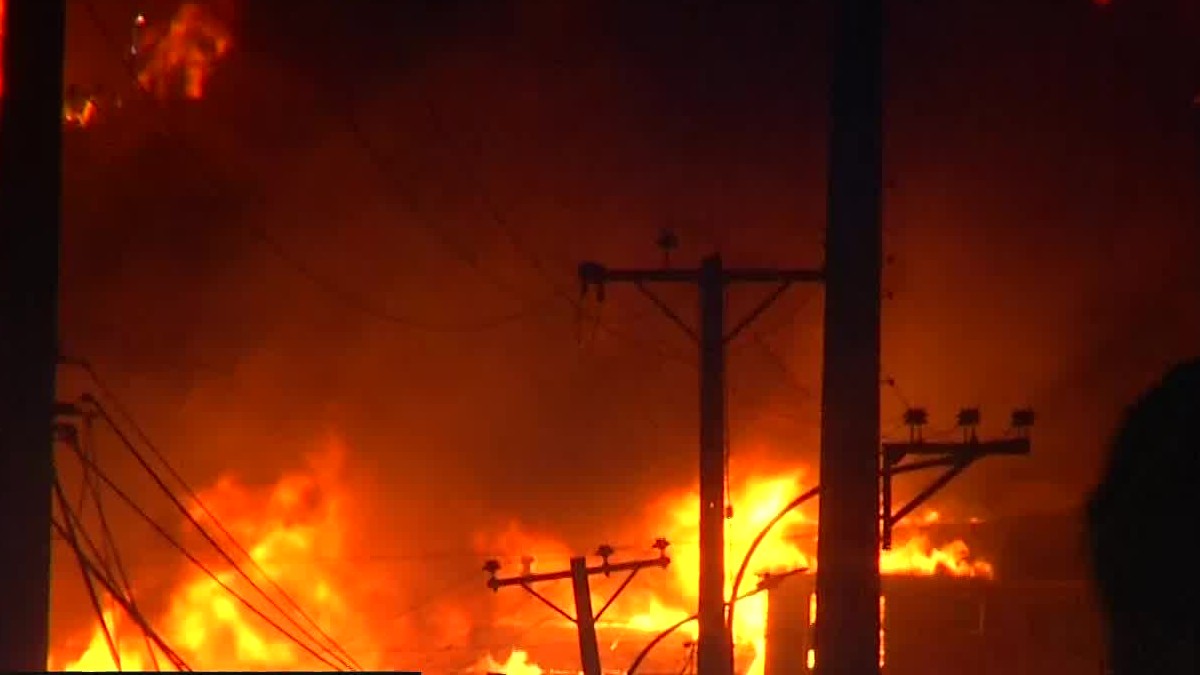 'Penco se está quemando y me lo están saqueando': Alcalde denuncia robo de equipos médicos en Hospital de Lirquén tras evacuación