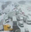En medio de una potente tormenta invernal, más de 100 vehículos colisionaron en la carretera interestatal 196 en Michigan, Estados Unidos. Decenas de personas resultaron heridas.