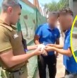 Dos hombres fueron detenidos por el delito de soborno a Carabineros en servicio, tras ofrecerle dinero a personal policial durante un control preventivo en la comuna de Pudahuel, Región Metropolitana.