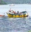 La mañana de este martes fue rescatado el cuerpo de uno de los seis trabajadores desaparecidos tras el hundimiento de una embarcación en el Estuario de Reloncaví, en la región de los Lagos.