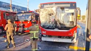 Al menos 11 lesionados deja choque de micro y bus interurbano en Maipú