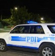 Dos detectives de la PDI fueron víctimas de un asalto frustrado en la comuna de Puente Alto. Los funcionarios fueron intimidados mientras esperaban un auto de aplicación, razón por la que usaron sus armas de servicio. ¡Detalles en la siguiente nota!