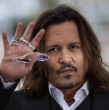 Durante esta semana, se ha difundido una nueva imagen del actor Johnny Depp durante un set de grabación para su próxima película. En ella, se puede ver al intérprete con un look irreconocible, estilizado exclusivamente para el personaje del filme.