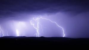 Meteorología actualiza: Tormentas eléctricas ahora durarán toda la semana en zonas de tres regiones del país