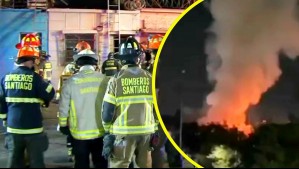 Incendio afectó a dos viviendas y una bodega en Independencia: Desperfecto técnico en casa 'okupa' habría ocasionado el fuego