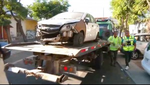 Retiran autos abandonados en calles de Santiago: Algunos vecinos reaccionaron molestos a la medida