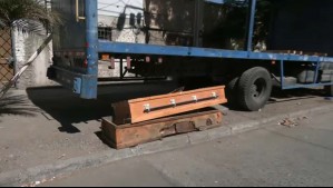 Abandonan dos ataúdes en plena vía pública en Quinta Normal