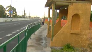Insólito: Paradero queda inutilizable por instalación de reja en Coronel