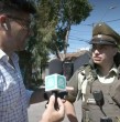Tras la insólita aparición de un ataúd vacío en plena calle de Quinta Normal, Carabineros tomó el proceso de investigación. Karim Butte le hizo una divertida pregunta a un uniformado.
