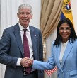 El embargo de Washington al crudo venezolano esencialmente terminó, dijo el secretario de Energía estadounidense, momentos después de una inédita reunión en Caracas con la presidenta interina enfocada en las vastas reservas petroleras del país.