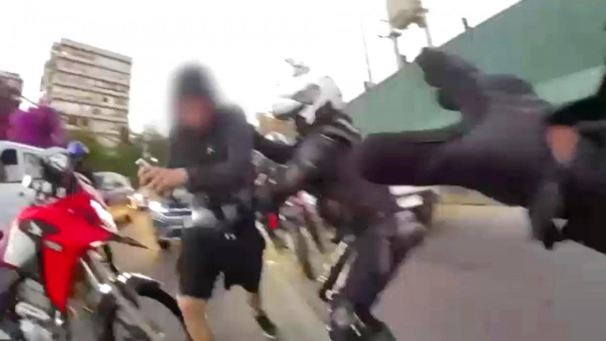 Persecución en Las Condes terminó con tres menores detenidos: Banda asaltó a mujer y escapó en auto robado