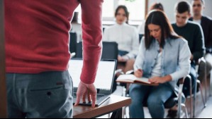 Le pegó a profesor que es actual pareja de su ex: Lo suspendieron de instituto y Corte ordena reincorporarlo