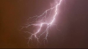 Meteorología emite alerta por tormentas eléctricas en una zona de tres regiones del país