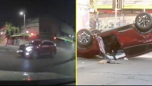 Video muestra impactante choque en el centro de Santiago: Auto terminó volcado y sus ocupantes heridos