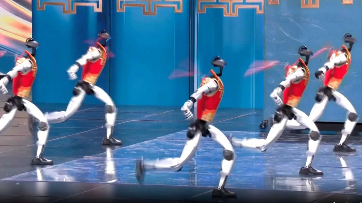 Robots humanoides sorprenden practicando kung fu en Gala del Año Nuevo chino