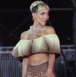 Princesa Alba adelantó detalles de su vestido que usará en la Gala del Festival de Viña y contó que trabajó con el diseñador que vistió a Lady Gaga en el Super Bowl, y la línea de la temática de flora y fauna chilena.