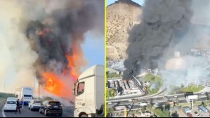 Fuerte explosión e incendio de gran magnitud se registra en sector industrial en el norte de la RM
