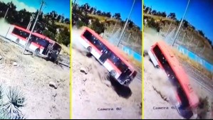 Se desenganchó y avanzó sin conductor: Video muestra impactante caída a barranco de bus RED en Lo Barnechea