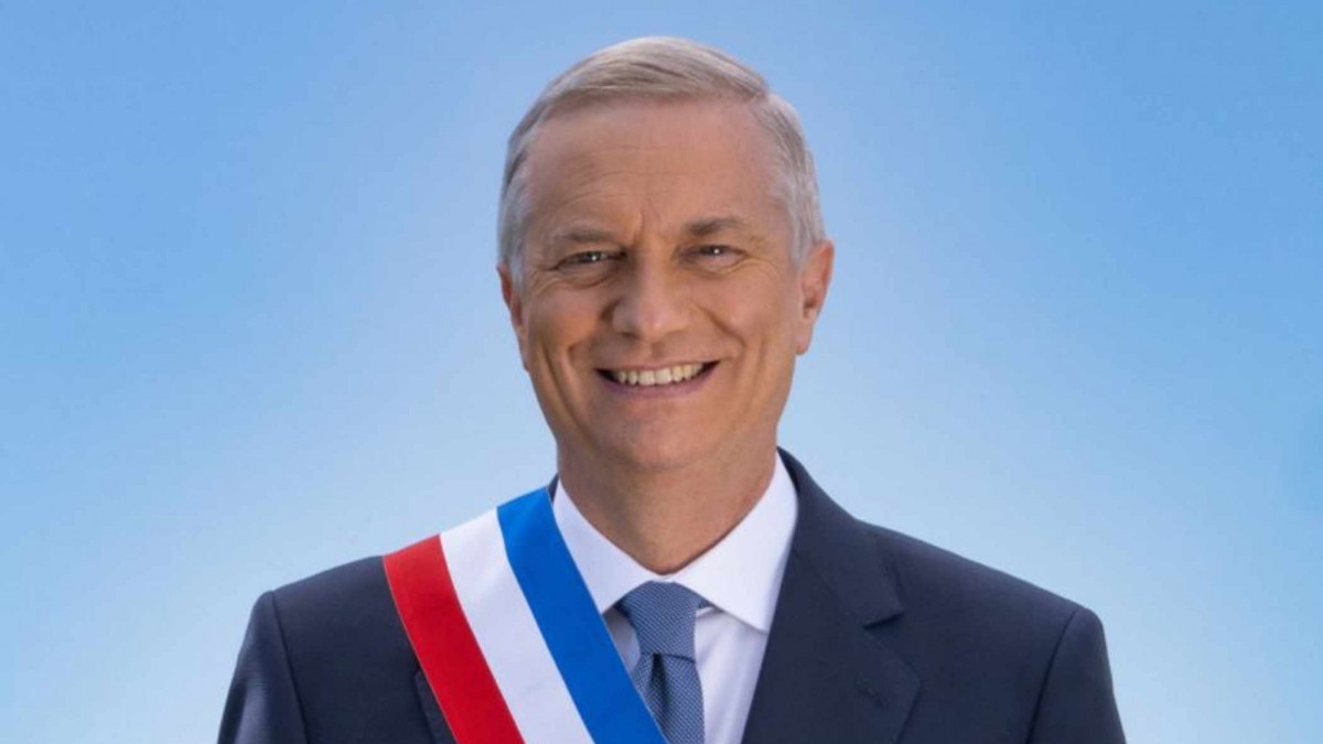 Foto oficial de Kast: Denuncian presunta ilegalidad por escudo en banda presidencial