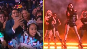 Rafa y Karen en el público con los fans: Así fue la sorprendente presentación de los animadores de Viña a NMIXX