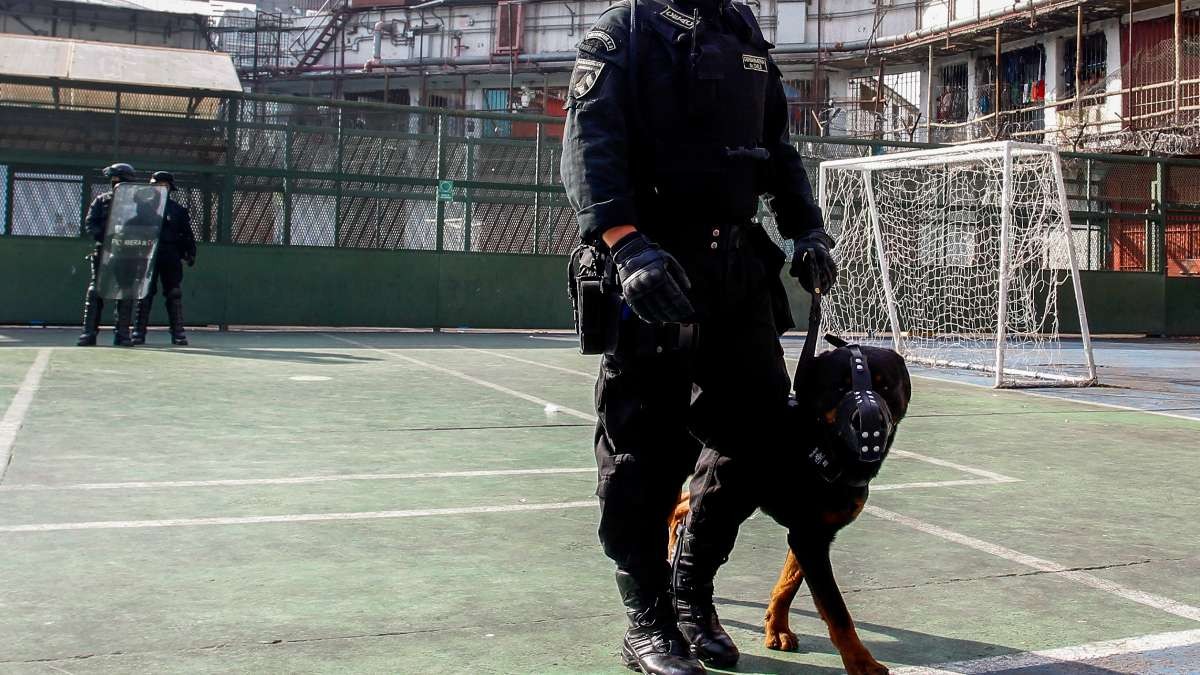 Gendarmes descubren túnel en patio de cárcel de Talca: Cuatro reos involucrados fueron llevados a otros recintos penitenciarios