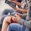 Con el inicio del año escolar 2026 entra en vigor la nueva ley por el uso de celulares en colegios, que establece reglas y excepciones claras sobre cuándo un estudiante puede o no usar su teléfono móvil